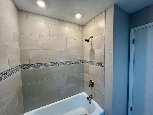 Building Photo - 311 6th St S