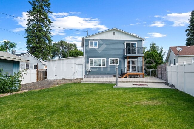 Building Photo - Beautiful 3-Bedroom Home - EV Charger - Pet Friendly