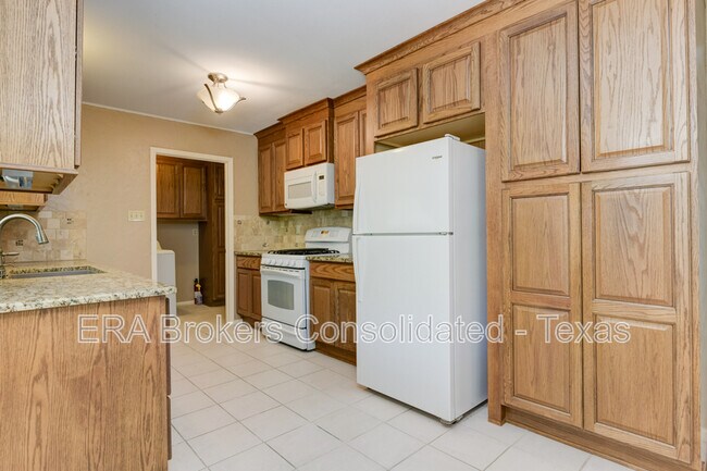 Building Photo - 3214 Leyte St