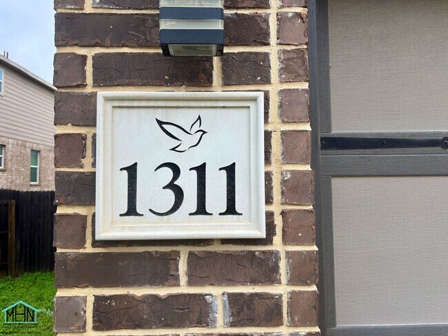 Building Photo - Welcome and Discover this thoughtfully des...