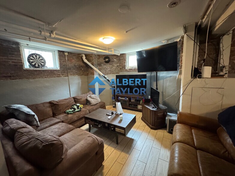 Building Photo - 38 Cherry St