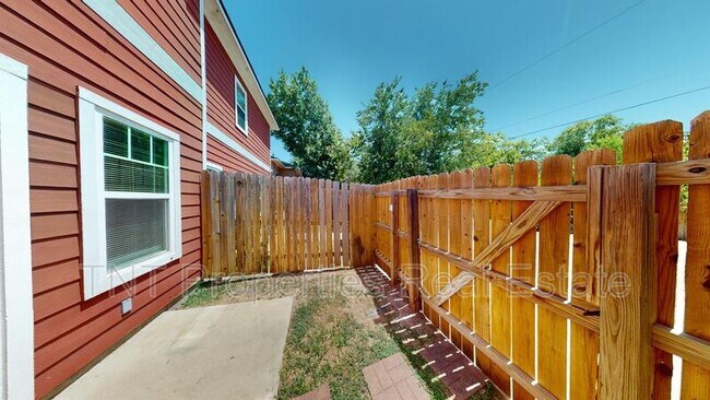 Building Photo - 1200 Oney Hervey Dr