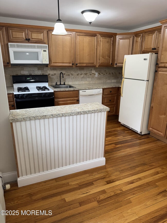Building Photo - 146 Manor Dr