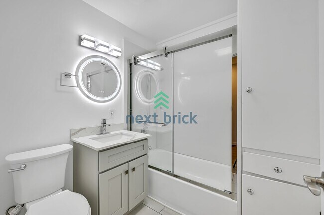 Building Photo - A beautiful 4 bed and 2 bathroom house for rent