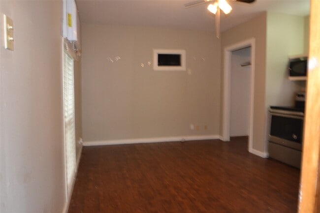 Building Photo - 211 Drew St