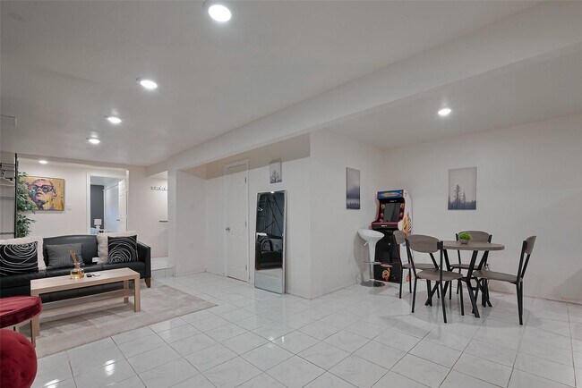 Building Photo - 5114 Grantwood St