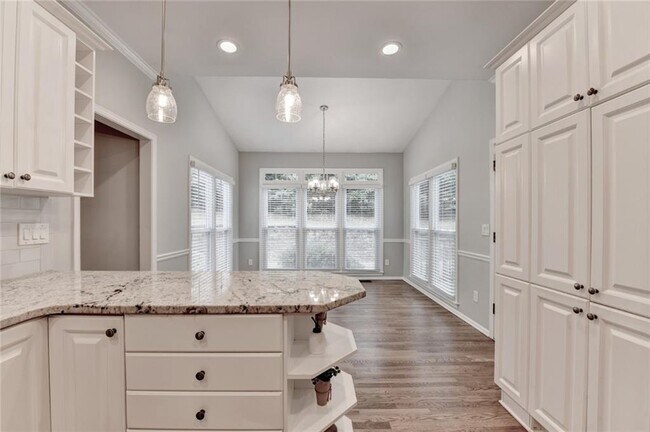 Building Photo - 10665 Wren Ridge Rd