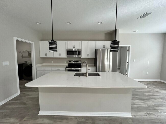 Building Photo - 6737 Sarah Ann Way