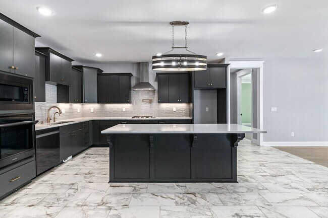 Building Photo - 601 Joyce Ave