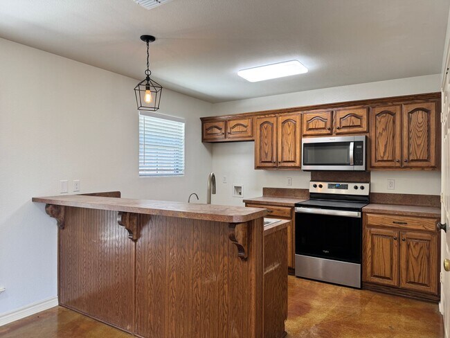 Building Photo - 13343-13343 Country Meadow Ln