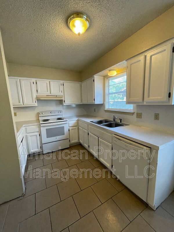 Building Photo - 13240 E 29th Pl