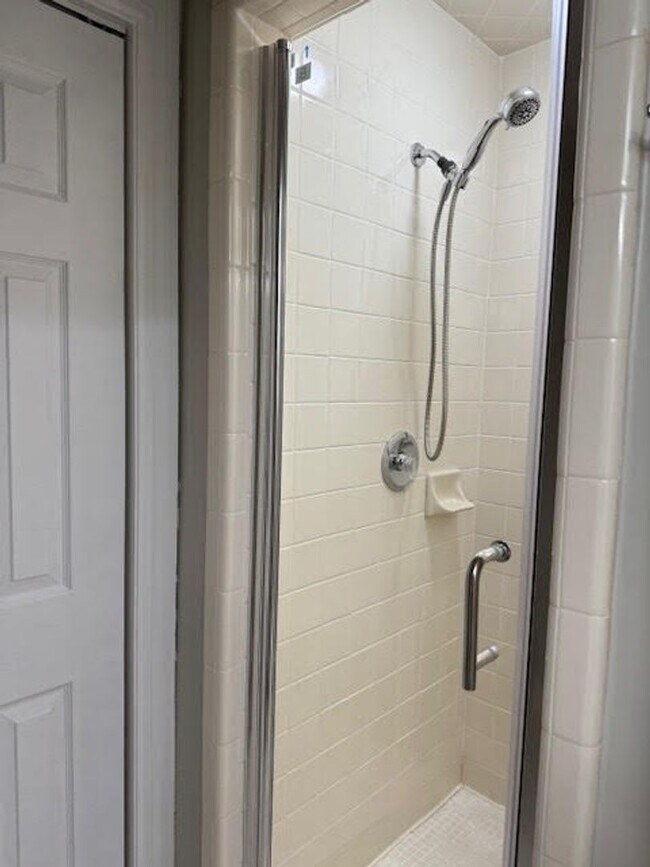 Building Photo - Spacious 2BR/2BA Green Hills Condo – Prime...