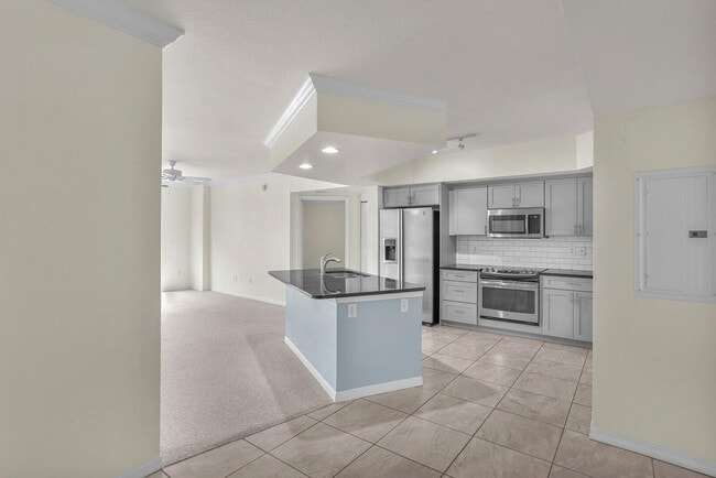 Building Photo - 600 S Dixie Hwy