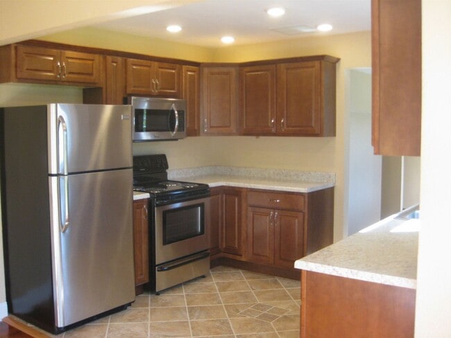 Building Photo - Lease 2 Own ...This Great South Springfiel...