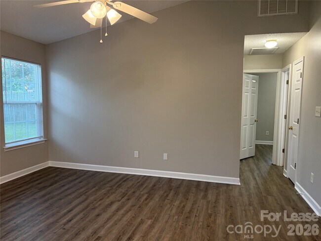 Building Photo - 4924 Aldersbrook Dr