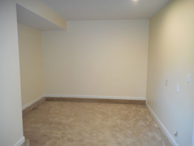 Building Photo - Bright and Spacious Adair Village Gem!