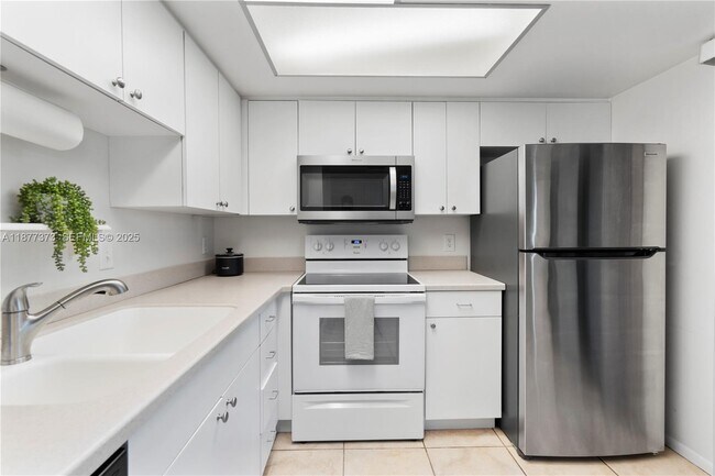 Building Photo - 1145 N Shannon Ave