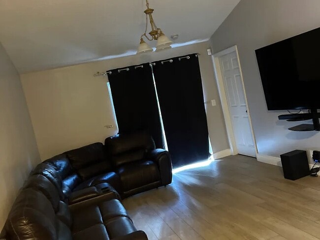 Building Photo - 204 NW 13th Ave