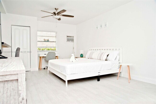 Building Photo - 4109 N Ocean Dr