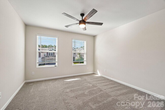 Building Photo - 15618 Little Bluestem St