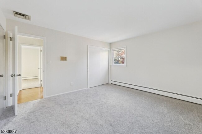 Building Photo - 71 Roosevelt St