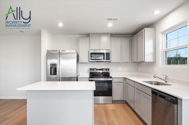 Building Photo - 54 Sophie Kathryn Dr