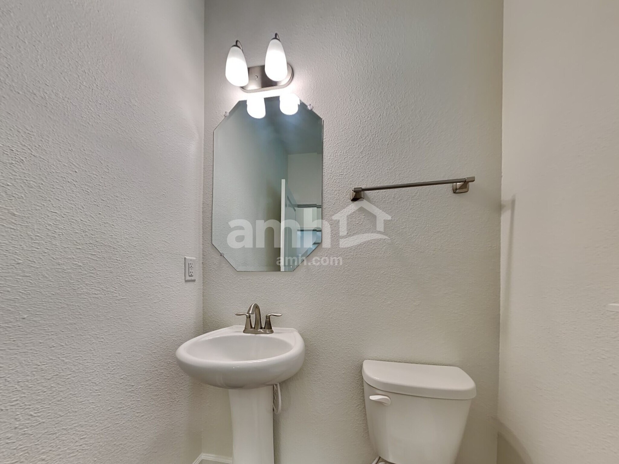 Building Photo - 460 Sandstone Dr