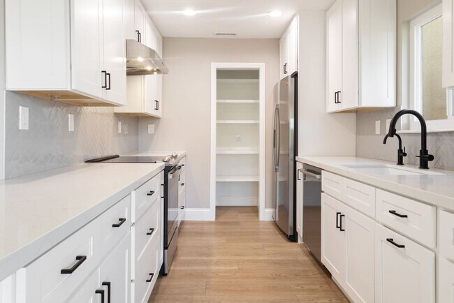 Building Photo - Stunning Ocean View Home in 55+ Colony Cove Community