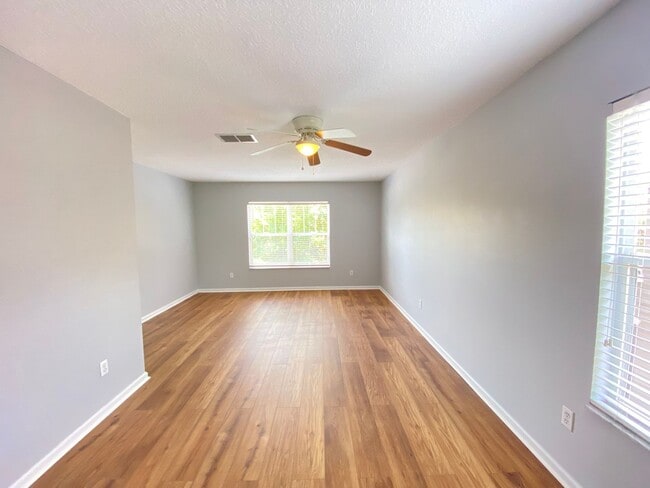 Building Photo - 5 bed / 2.5 bath Lake Nona Townhome!
