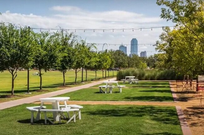 Building Photo - Trinity Grove ~ Skyline Views!