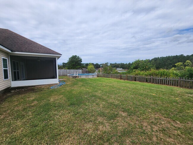 Building Photo - Spacious 4BD/2BA Home in Hahira with Screened Porch & Above Ground Pool!