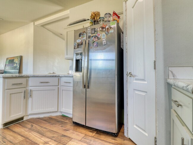 Building Photo - 60661 Chalet Dr