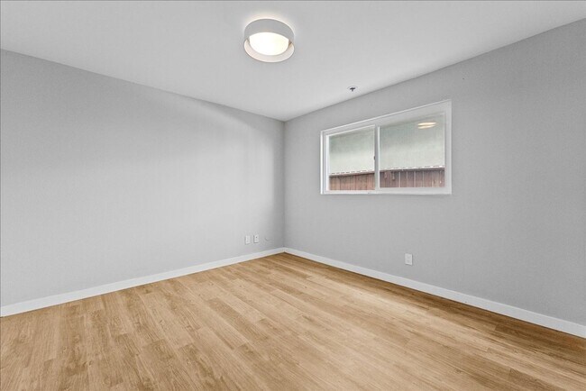 Building Photo - 941 Normandie Ave