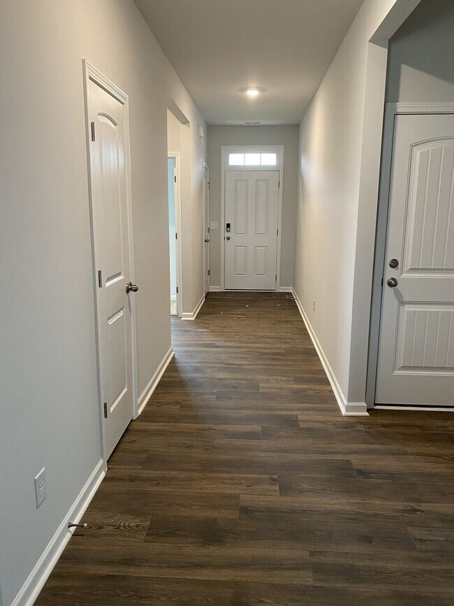 Building Photo - Nice Four Bedroom Home in Lebanon