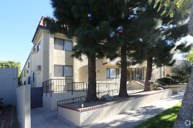 Building Photo - 3414 Jasmine Ave