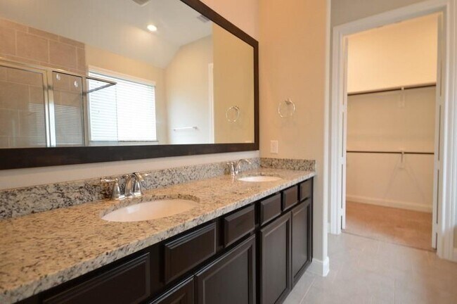 Building Photo - 2211 Hidden Meadow Ln