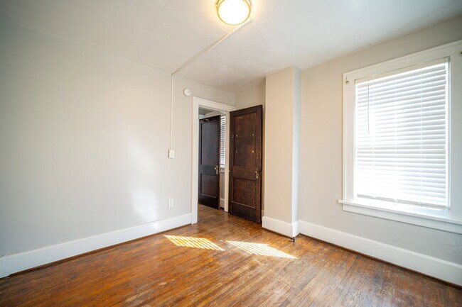 Building Photo - 838 Dennison Ave