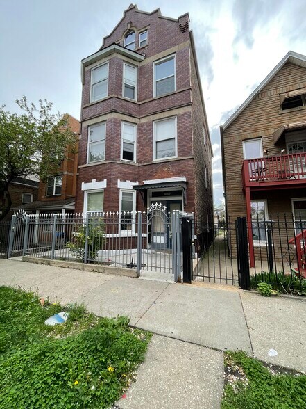 Building Photo - 2532 S Albany Ave