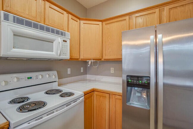 Building Photo - THREE BEDROOM TOWNHOME IN HAZEL DELL