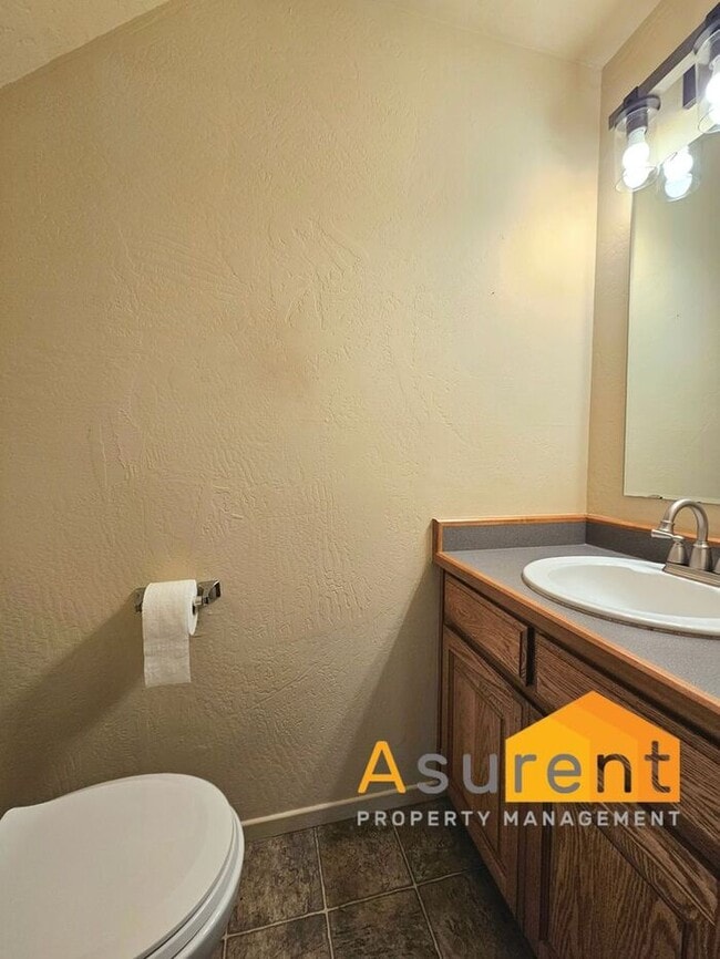 Building Photo - Charming 2-bedroom, 1.5-bathroom Ashland home