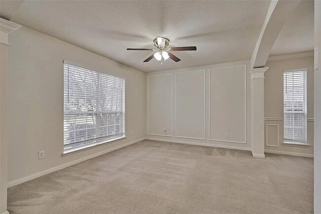 Building Photo - 511 Elm Ridge Dr