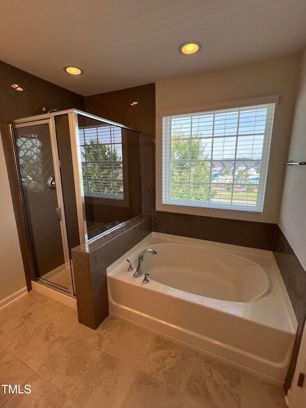 Building Photo - 1109 Little Gem Ln