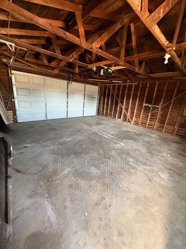 Building Photo - 700 E Tulare Ave