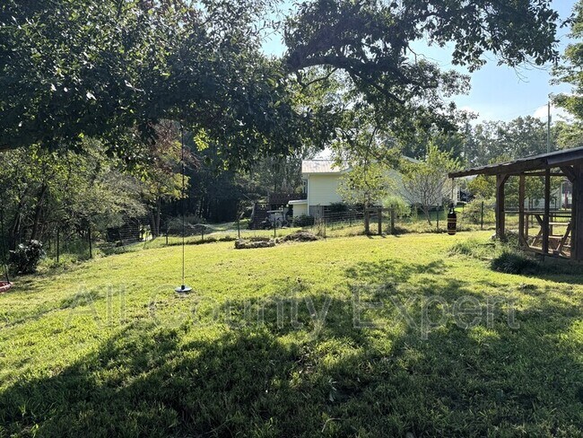 Building Photo - 9215 Long Hollow Rd