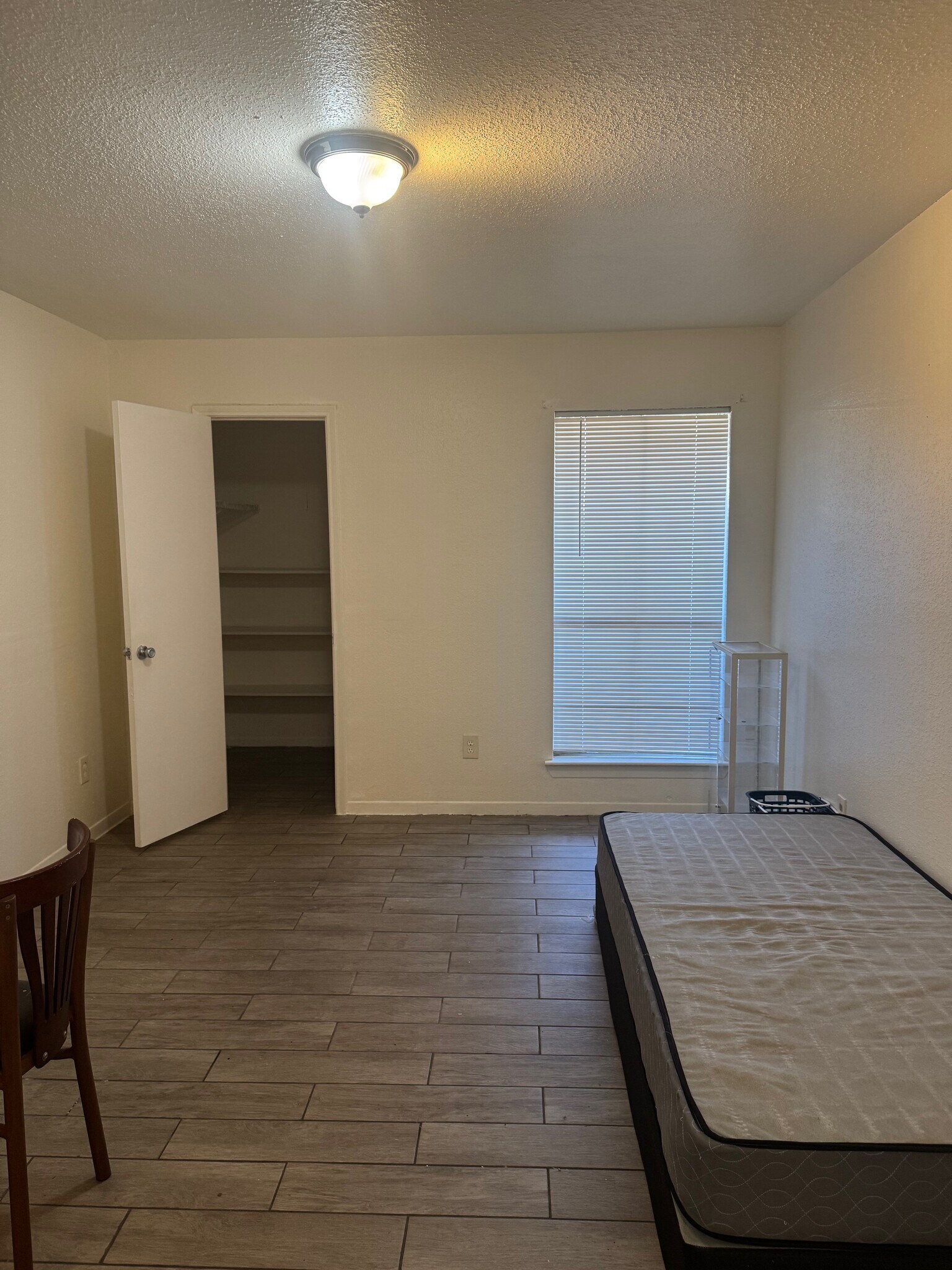 Building Photo - 9350 Country Creek Dr