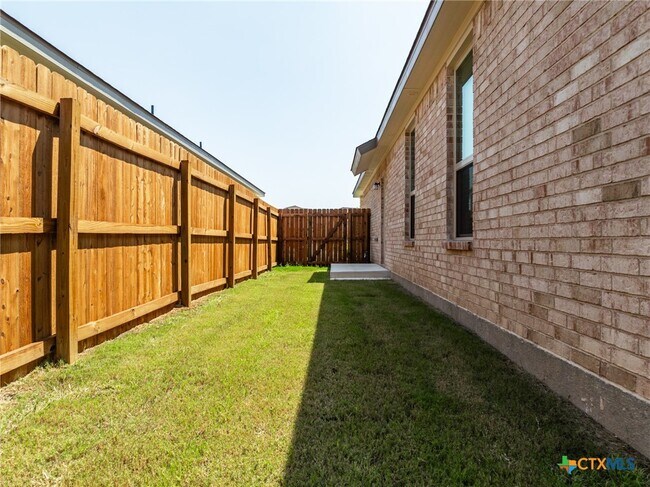 Building Photo - 5115 Rose Petal Ct