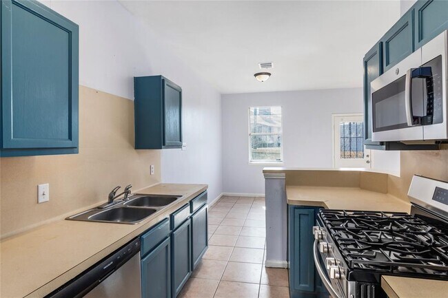 Building Photo - 6427 Waldron Dr
