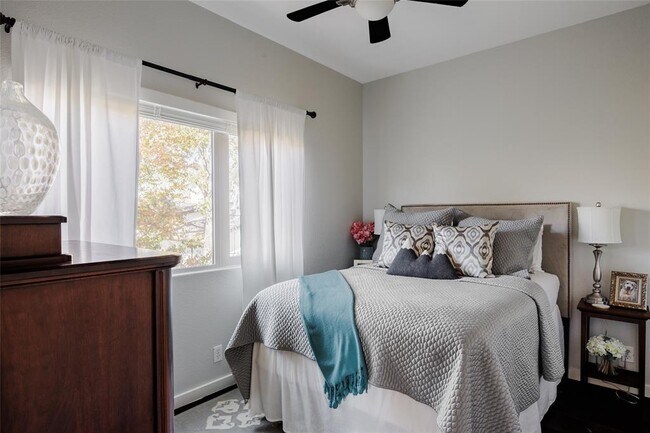 Building Photo - 2412 Wilson St