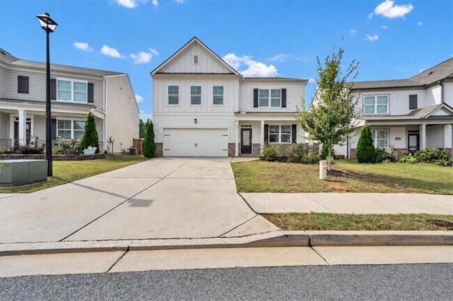 Building Photo - 167 Fernbrook Trl