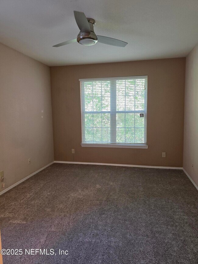 Building Photo - 13810 Sutton Park Dr N